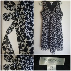 🎄SALE! Motherhood Pretty Blouse.